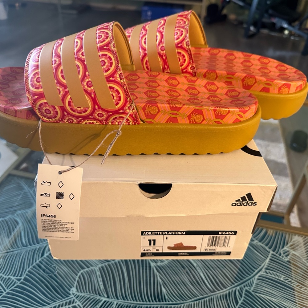 Adidas Adilette Platform Victory gold and tomato Sandals/slides, new men’s size